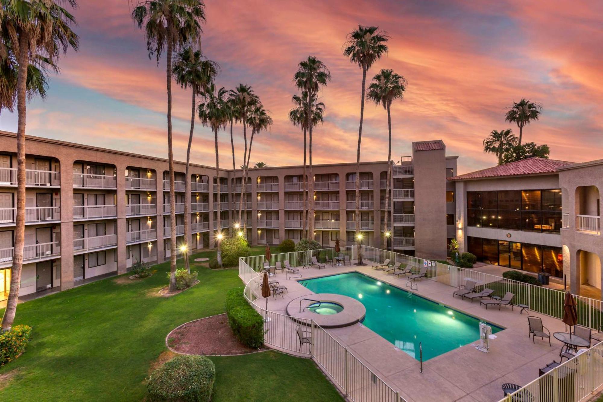 Best Western Plus Scottsdale Thunderbird Suites Luaran gambar