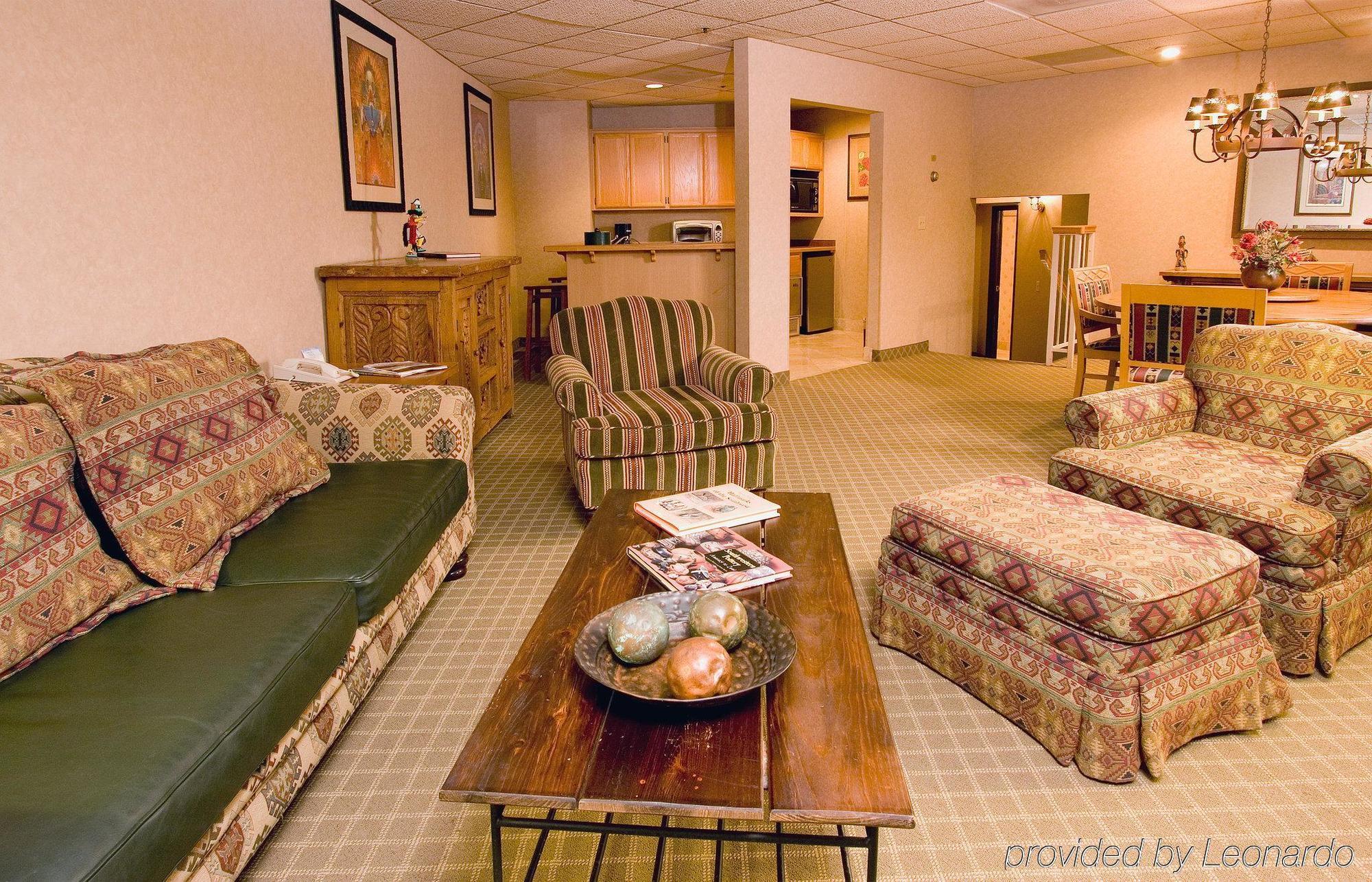 Best Western Plus Scottsdale Thunderbird Suites Dalaman gambar